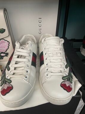 Gucci White Leather Floral Embroidered Low-Top Sneakers with Red & Green Web